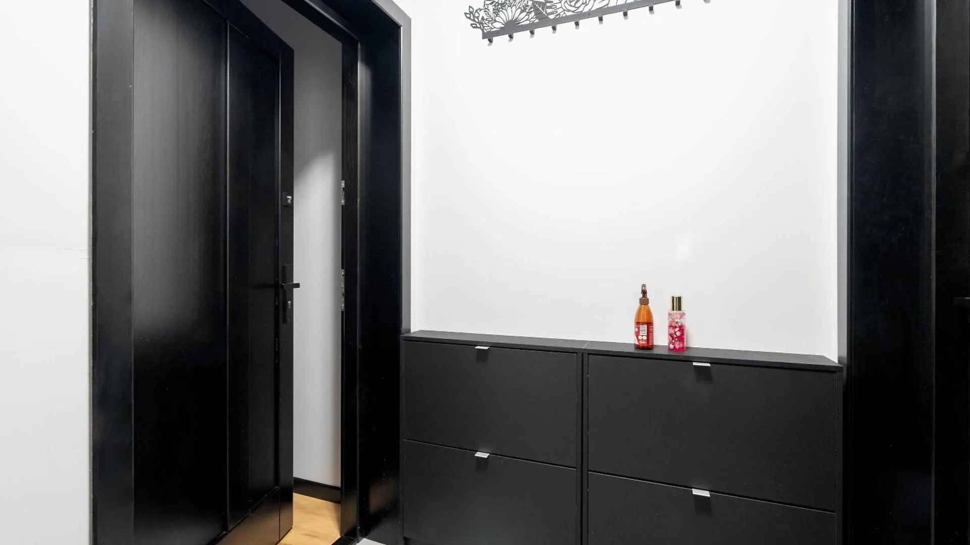 Modern Apartment Desk & Bedroom By Noclegi Renters بوزنان بولندا