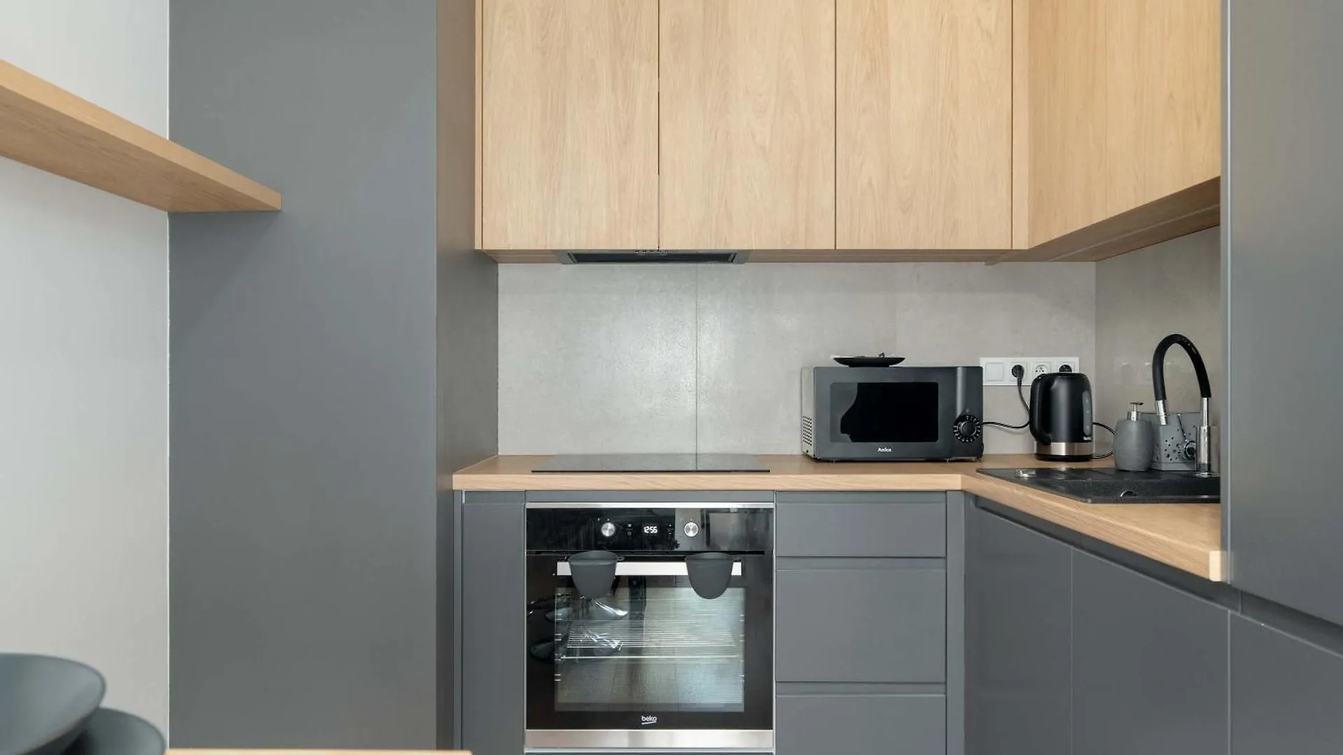 Modern Apartment Desk & Bedroom By Noclegi Renters بوزنان