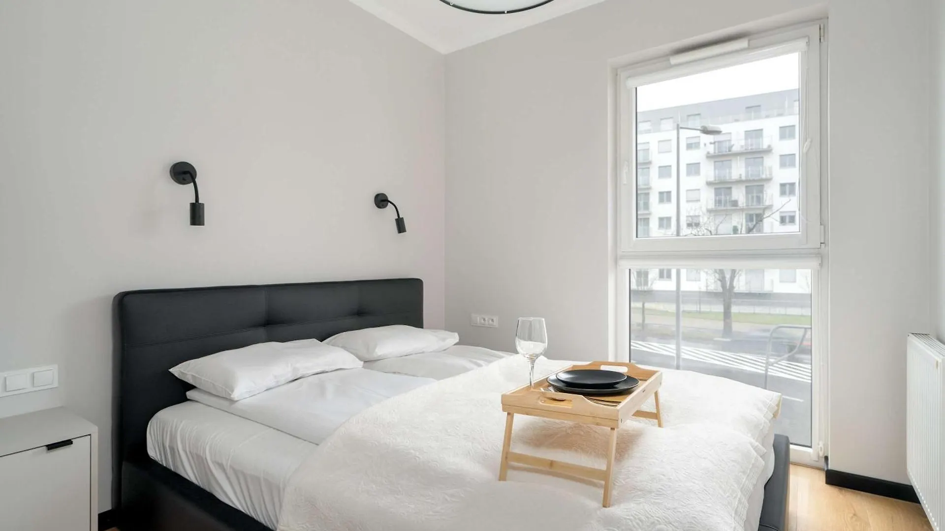 Modern Apartment Desk & Bedroom By Noclegi Renters بوزنان